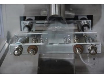 ماكينة تعبئة وتغليف رأسية، MK-60HB                   Vertical Form Fill Seal Machine