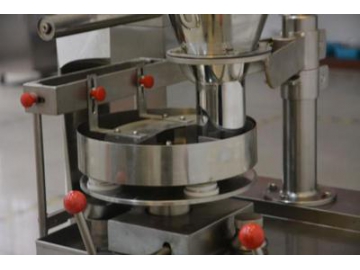 ماكينة تعبئة وتغليف أكياس الشاي (ماكينة تعبئة وتغليف رأسية MK-T10)                   Tea Bag Packaging Machine (VFFS Machine MK-T10)
