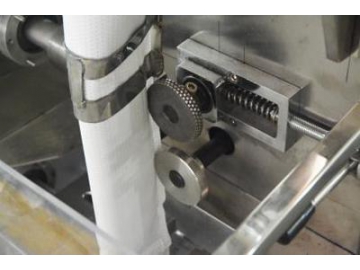 ماكينة تعبئة وتغليف البودرة (ماكينة تعبئة رأسية وزنية MK-388FM)                   Weighing Packaging Machine (VFFS Machine)