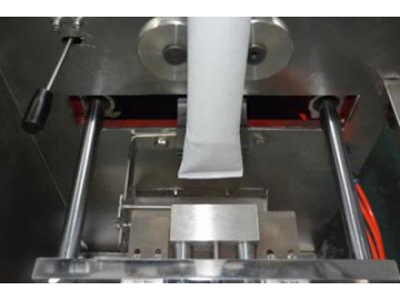 ماكينة تعبئة وتغليف الحبيبات بنظام حجمي (ماكينة تعبئة رأسية حجمية MK-388KM)                   Granules Packaging Machine (VFFS Machine)