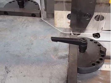 خلاعة صاج هيدروليك  Hydraulic Corner Notcher