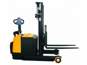 رافعة ريتش تراك كهربائية، QQA  Electric Reach Stacker