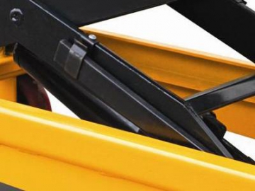 سيزر لفت هيدروليكي ذو عجلات  Mobile Hydraulic Lift Table