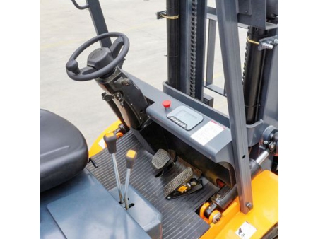 رافعة شوكية كهربائية ذات أربع عجلات  4-wheel Electric Forklift Truck