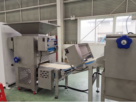 خط توريق عجينة الباستري المدمج Compact Pastry Dough Laminating Line