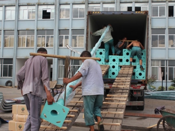 أعمدة إنارة الشوارع<br /> <small>(أعمدة مدرجة أسطوانية)</small>